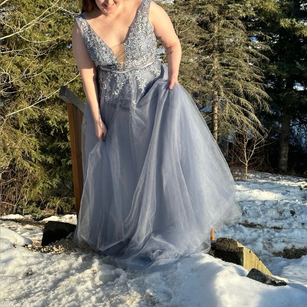 New Prom Grad Wedding Dress Icey Blue Grey Size 16 Vneck Tulle Gown Aline